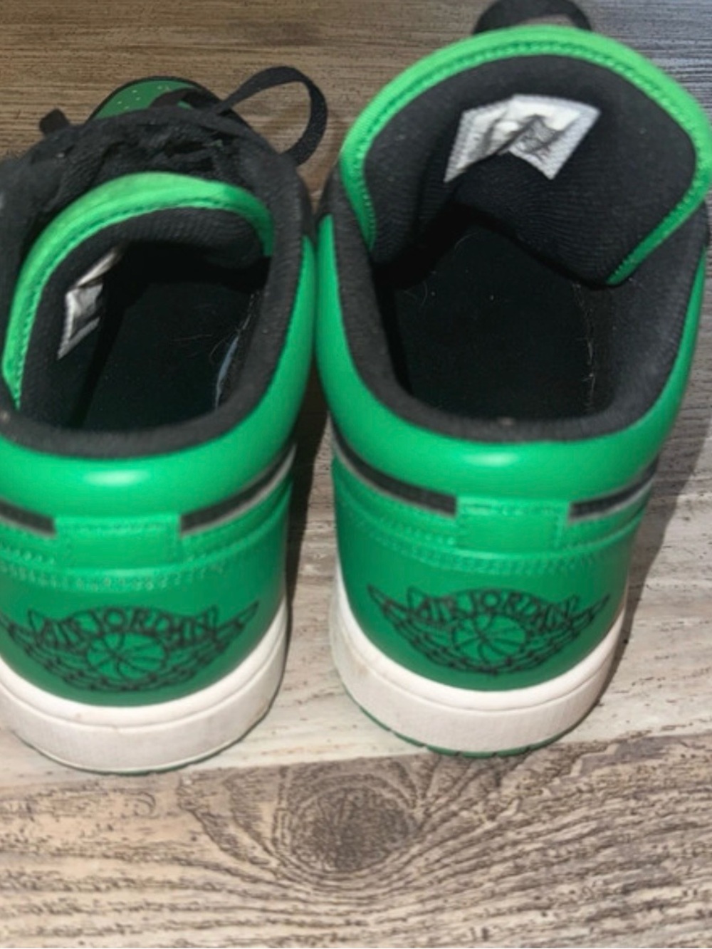 Jordan Low-Top Sneakers in Green and Black - Picture 4 of 5